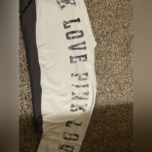 Pink open v sweater - Picture 3 of 8